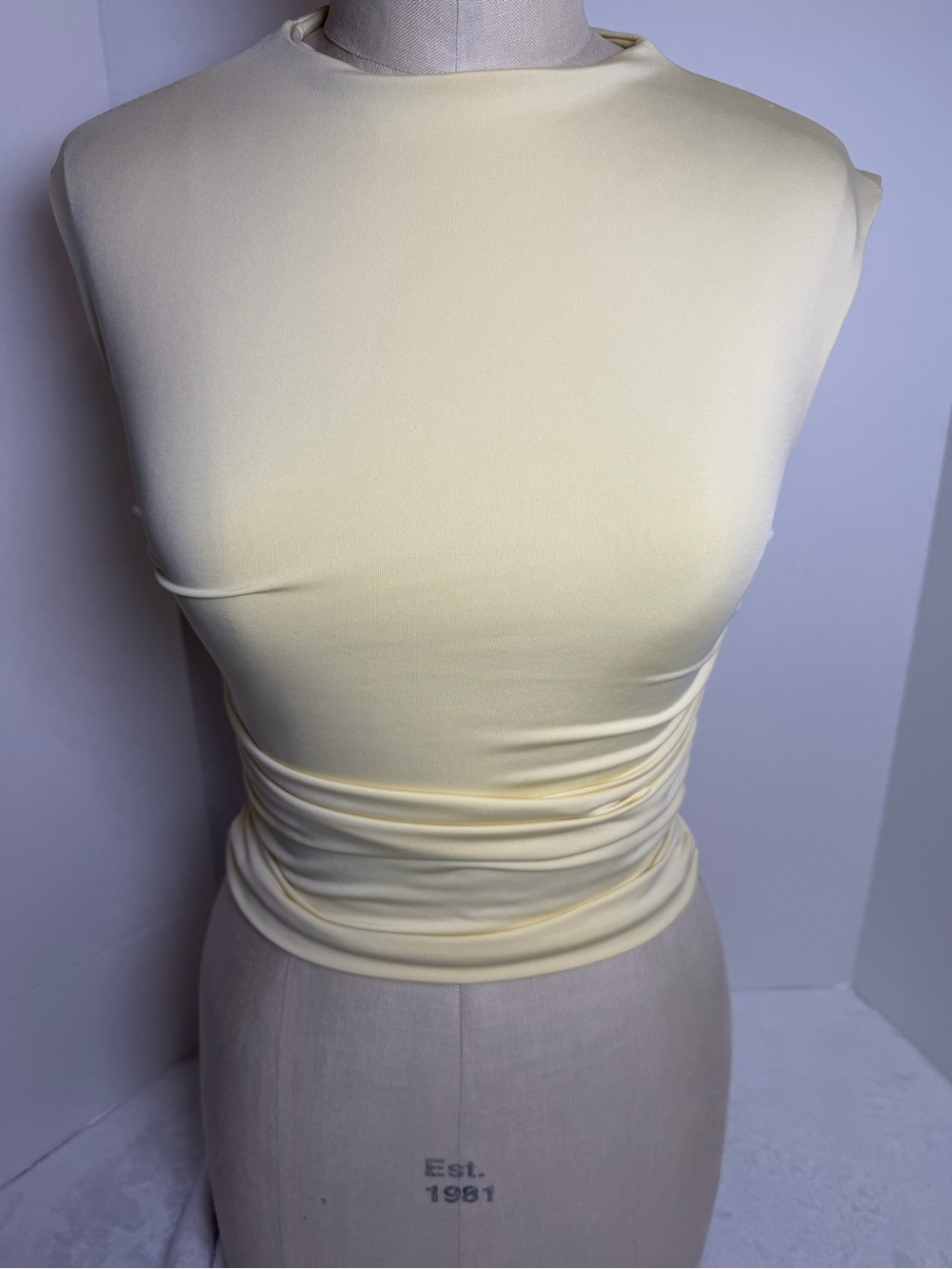 Live  in The Moment  Sleeveless Mock Neck Tank Top - Pale Yellow Size Small